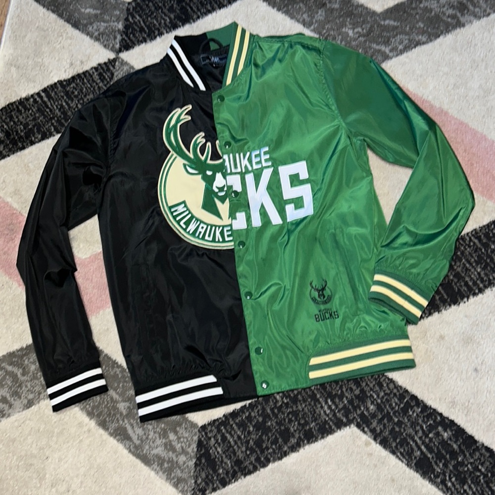 Milwaukee bucks wind breaker 🏀
